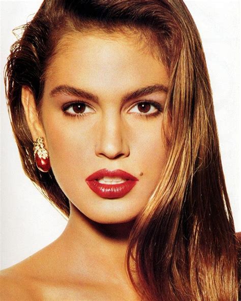 Cindy Crawford’s Iconic Look: How Her Facial Features